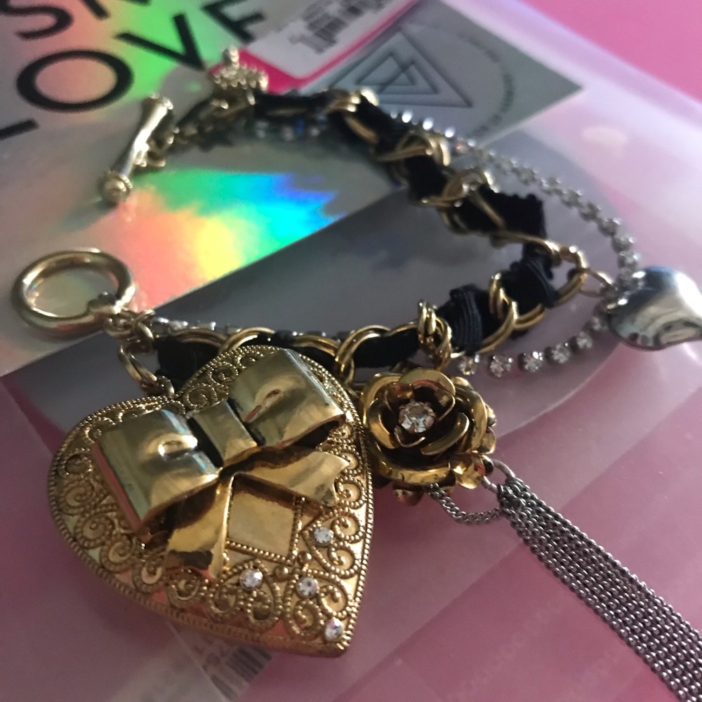 Betsey Johnson gold heart locket charm bracelet bow rose B25 Victorian vintage